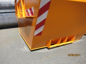 gestapelte-absetzkippermulden-03 gestapelte-absetzkippermulden-03